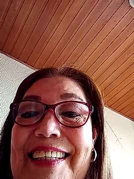 Vicky_Rosse naked stripping on cam for live sex video chat