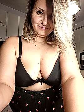 AnneKane naked stripping on cam for live sex video chat