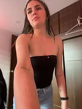 briggibluee naked stripping on cam for live sex video chat