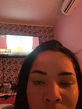 Danadaraissa23 naked stripping on cam for live sex video chat