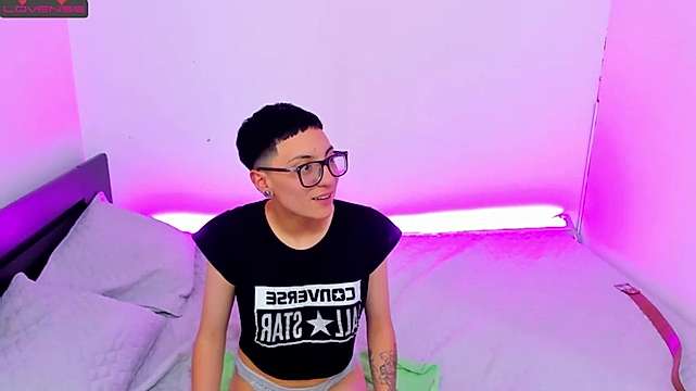 Sarah_and_Overdos naked stripping on cam for live sex video chat