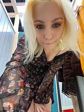 AliceLollyy naked stripping on cam for live sex video chat