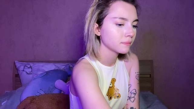 shura_comm naked stripping on cam for live sex video chat