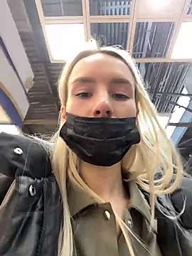 MillanaCute naked stripping on cam for live sex video chat