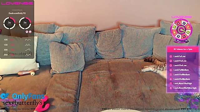 sexxybutterfly naked stripping on cam for live sex video chat