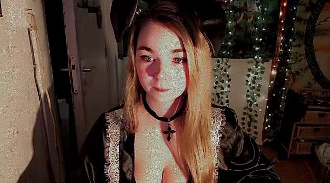 VictoriaSecretss naked stripping on cam for live sex video chat