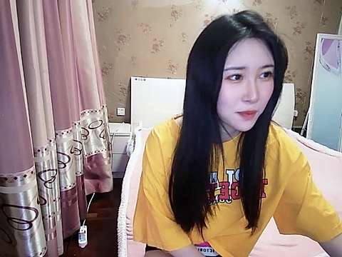 xiaohuatongxue naked stripping on cam for live sex video chat