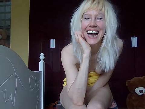dreckblume naked stripping on cam for live sex video chat