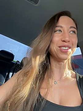 EvaCatt naked stripping on cam for live sex video chat