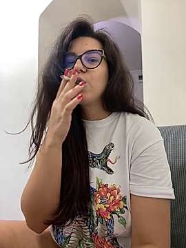 SweetSavannahWild naked stripping on cam for live sex video chat