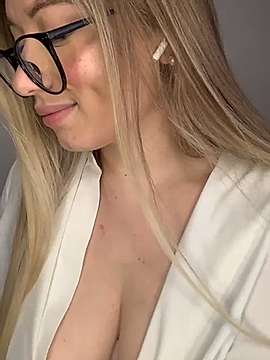 Ameli_X naked stripping on cam for live sex video chat