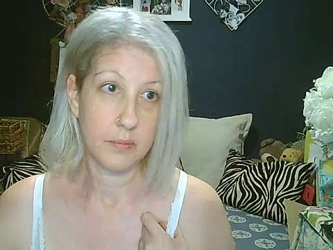 PrimalMoon1 naked stripping on cam for live sex video chat