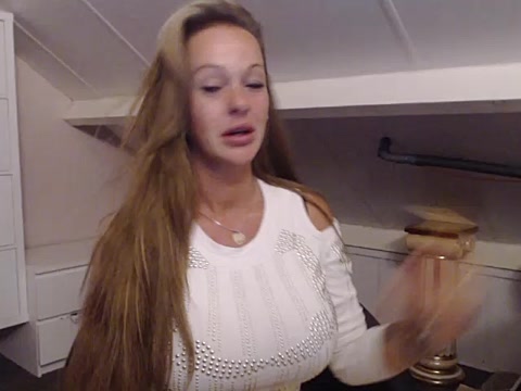 dutch_prinses naked stripping on cam for live sex video chat
