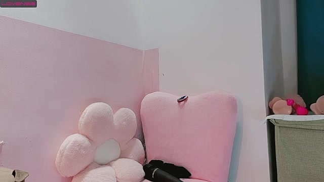 JudyFree naked stripping on cam for live sex video chat