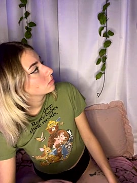 nicolesugarr naked stripping on cam for live sex video chat