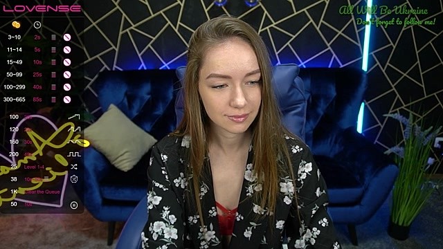 Lindsi_Cutie naked stripping on cam for live sex video chat