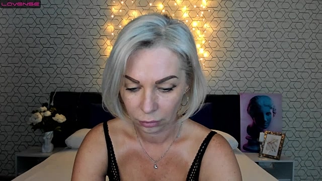 Miya__Kiss naked stripping on cam for live sex video chat