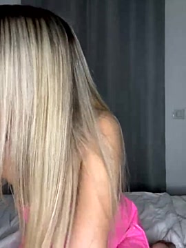 blondielola97 naked stripping on cam for live sex video chat