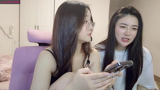 qiqibaby7777 naked stripping on cam for live sex video chat