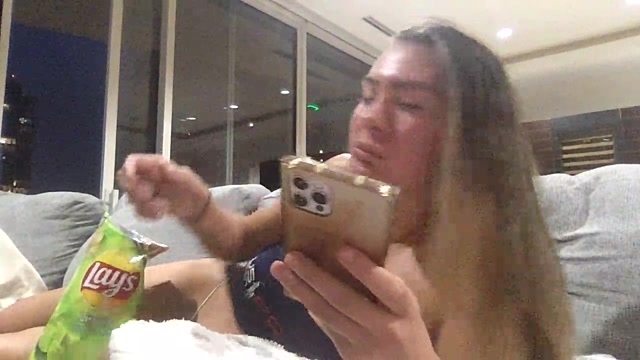 Alyssa_rhoades naked stripping on cam for live sex video chat