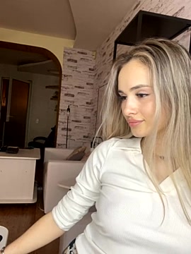 XxAlanaKristallxX naked stripping on cam for live sex video chat
