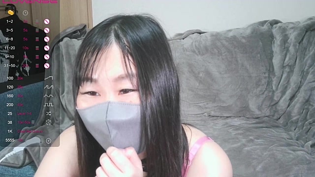 yuinyan naked stripping on cam for live sex video chat