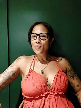 Allana_Squirt naked stripping on cam for live sex video chat