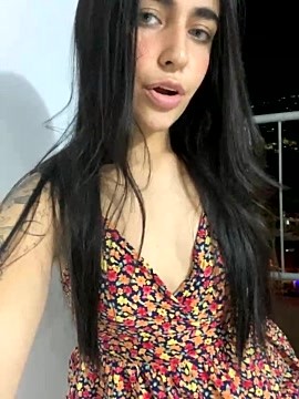 DaphneUwu naked stripping on cam for live sex video chat