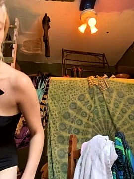 ellispierce naked stripping on cam for live sex video chat
