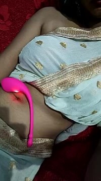 niya101 naked stripping on cam for live sex video chat