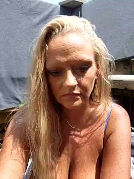 Southern_Bella naked stripping on cam for live sex video chat