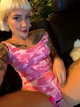 StellaKink naked stripping on cam for live sex video chat