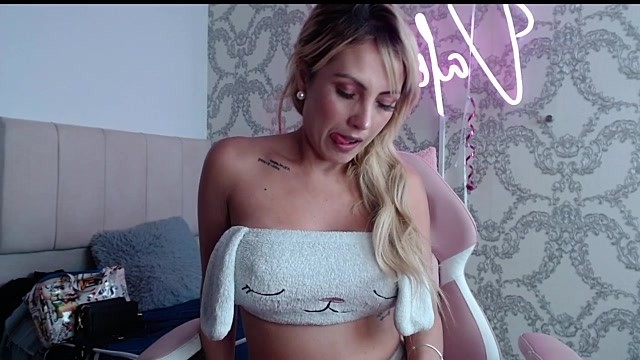 valerria_milff naked stripping on cam for live sex video chat