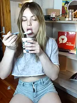 Elnonoykeila77 naked stripping on cam for live sex video chat