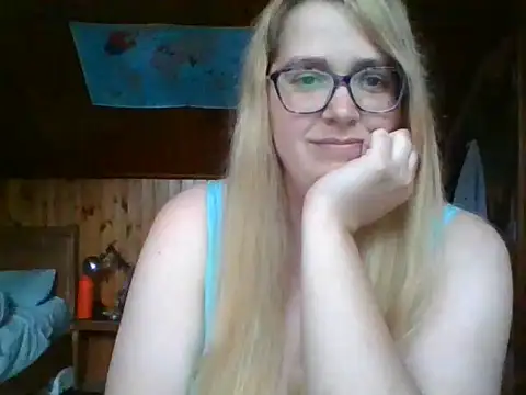 GracieMoon naked stripping on cam for live sex video chat