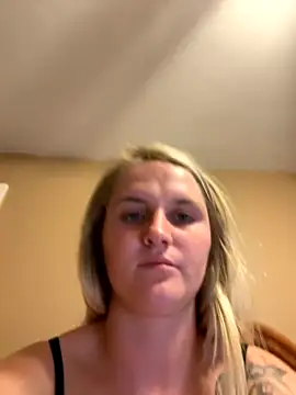 MissBlondie22 naked stripping on cam for live sex video chat