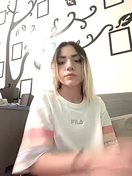 ShannonShanny naked stripping on cam for live sex video chat