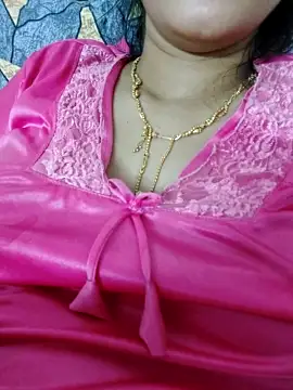 SkilfulLadybird naked stripping on cam for live sex video chat