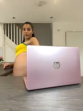 tiamillsx naked stripping on cam for live sex video chat
