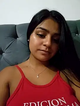 AnnRosse18 naked stripping on cam for live sex video chat
