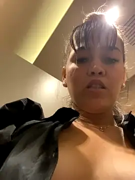 Danielavegax naked stripping on cam for live sex video chat