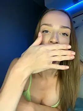 Kira_Quinn naked stripping on cam for live sex video chat