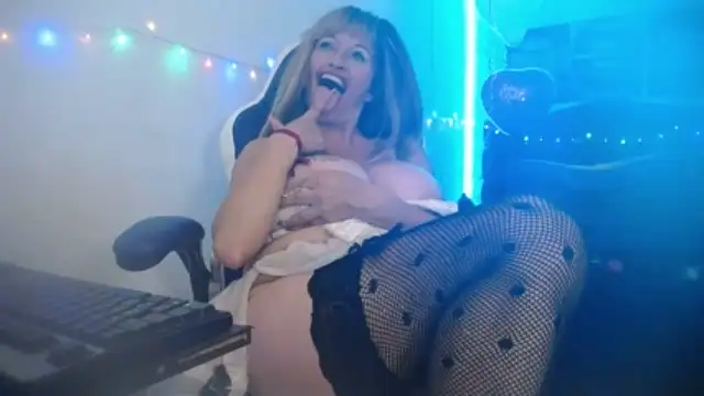MatureBoobs_1 naked stripping on cam for live sex video chat