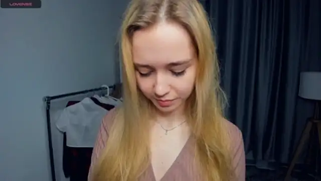 MelissaMilkovich naked stripping on cam for live sex video chat