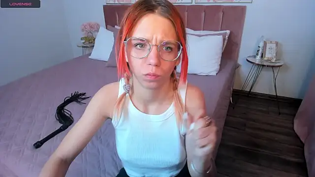 PippiLongstockings naked stripping on cam for live sex video chat