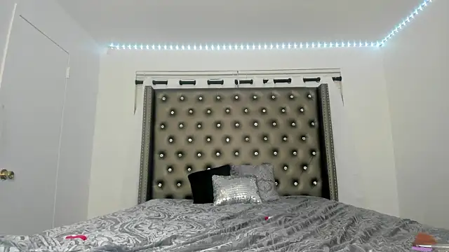 SashaMalone naked stripping on cam for live sex video chat