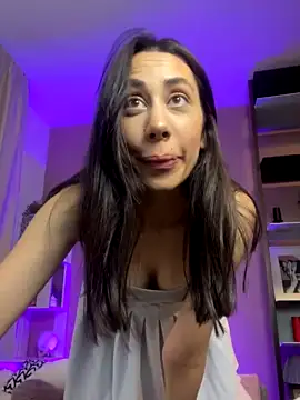 Sophie_Glover naked stripping on cam for live sex video chat