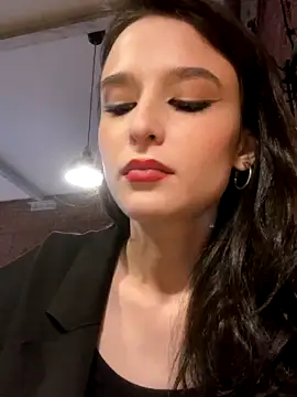 SparkleDiamont naked stripping on cam for live sex video chat
