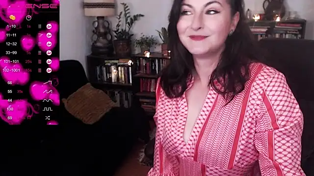 sweettomeetu naked stripping on cam for live sex video chat