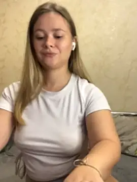 Caramelleee_ naked stripping on cam for live sex video chat